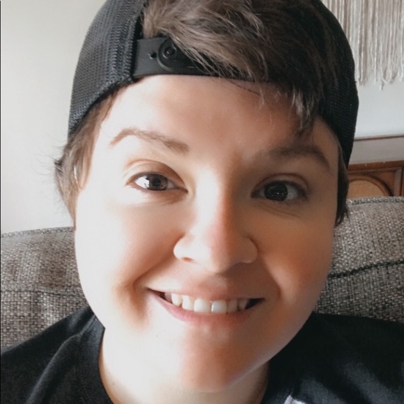 Hi, I’m Lee 🌈🌈 - Picture 2 of 2